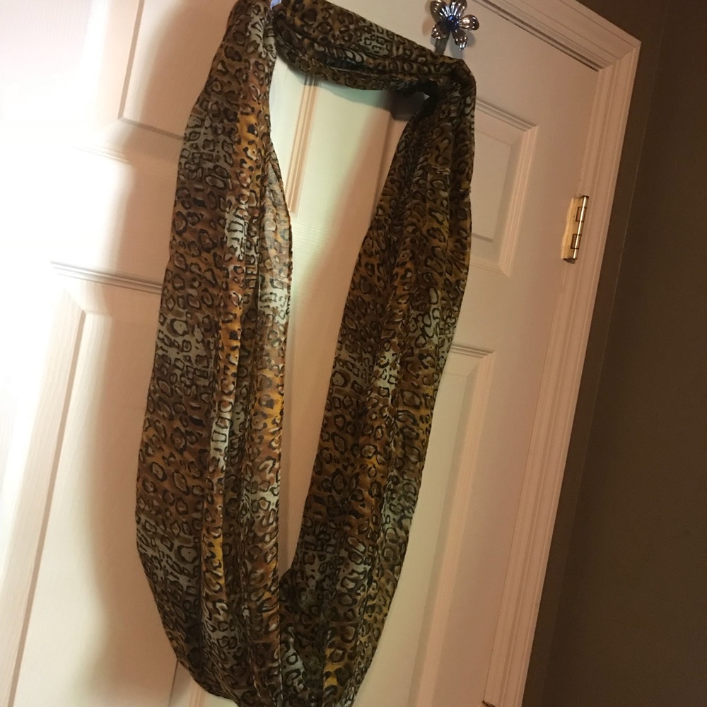 Leopard Infinity Scarf - Picture 2 of 2